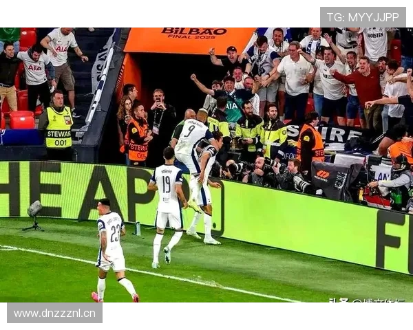 巴黎圣日耳曼近期比赛愈发依赖边路突破，进攻体系变化与中路受阻是否影响整体战术平衡？