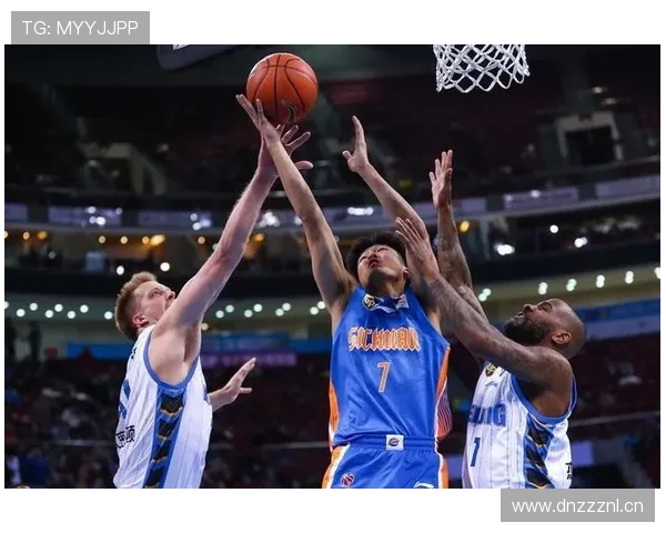 卡马文加：对抗能力与覆盖范围如何支撑其中场防守