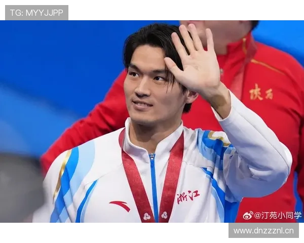 徐嘉余训练完直接去奢侈品店刷卡，柜姐以为他刚拍完广告